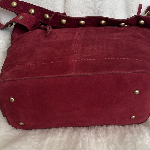 Elegant Suede Burgundy Shoulder Bag - Picture 4 of 7